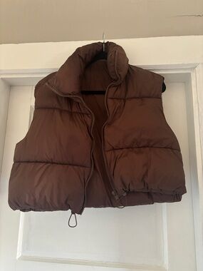 Cropped Puffer Vest in Chocolate Brown